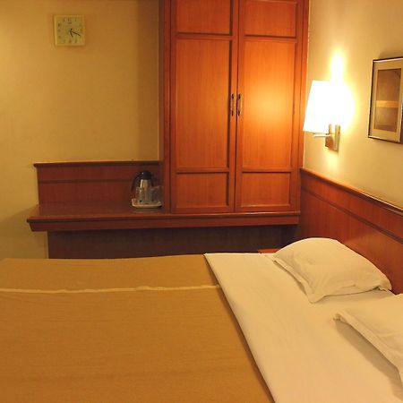 Hotel Skylon Ahmedabad Extérieur photo