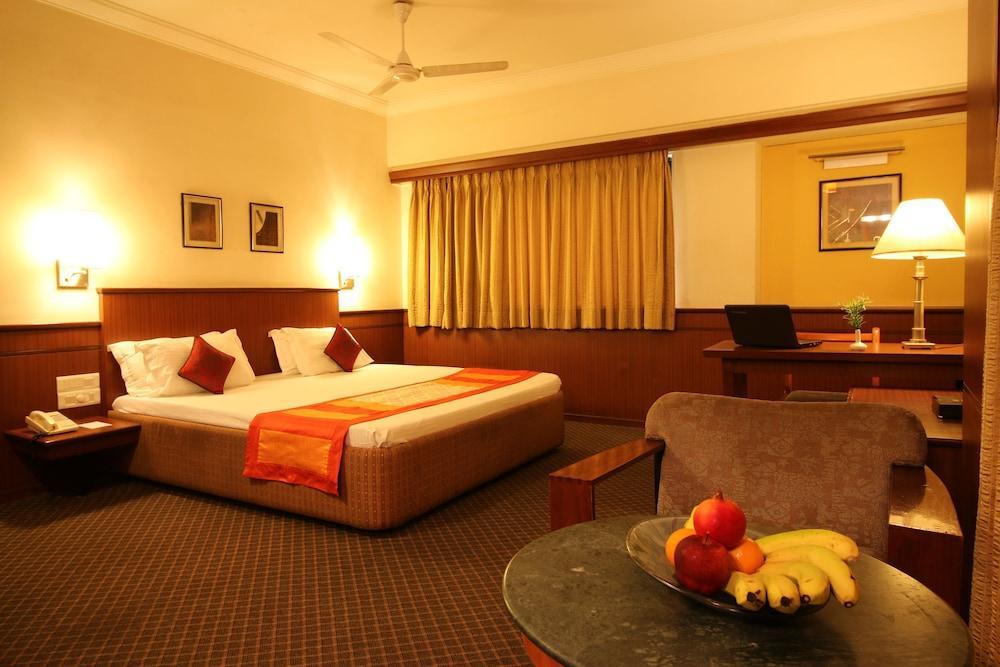 Hotel Skylon Ahmedabad Extérieur photo