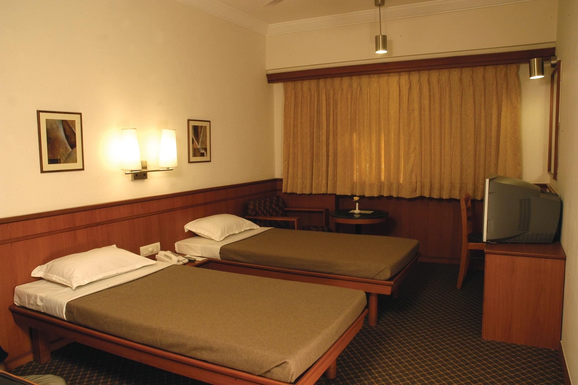 Hotel Skylon Ahmedabad Extérieur photo