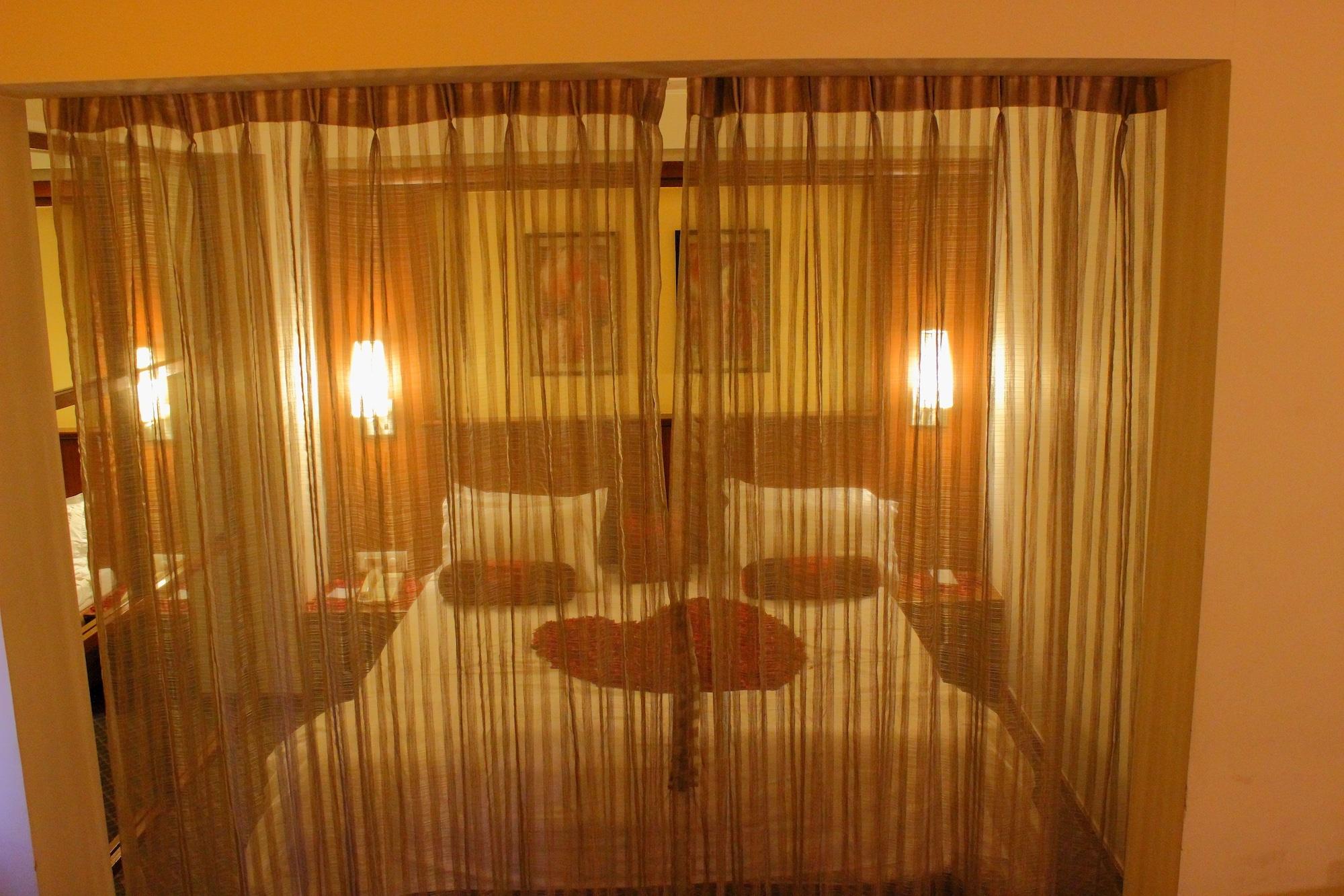 Hotel Skylon Ahmedabad Extérieur photo