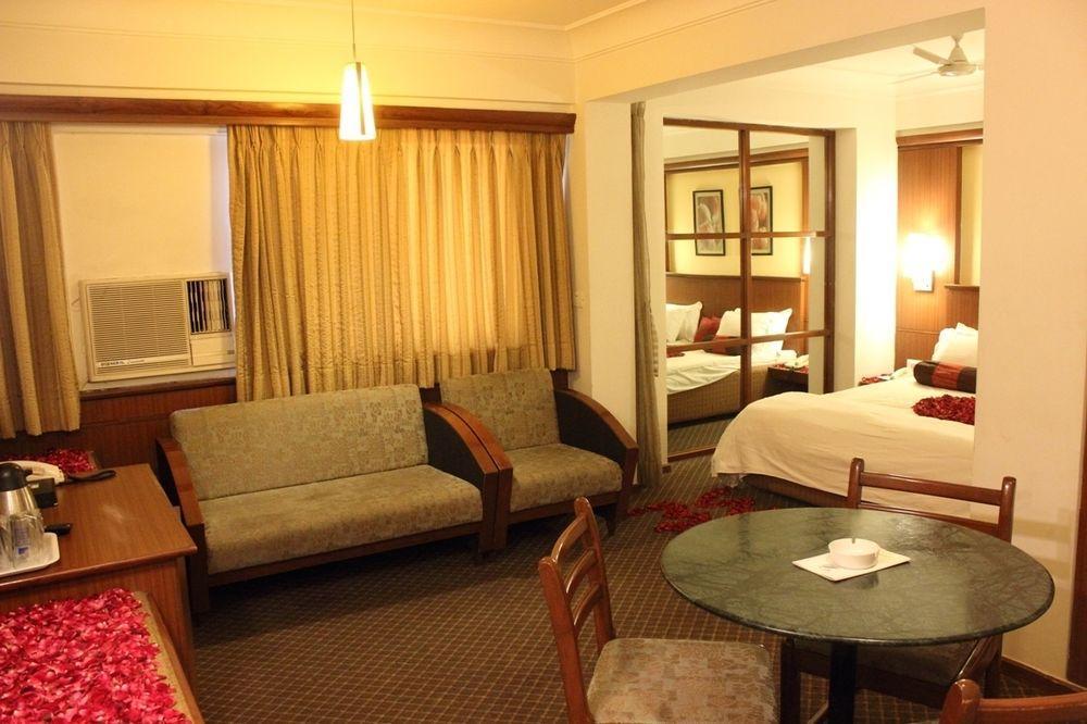 Hotel Skylon Ahmedabad Extérieur photo