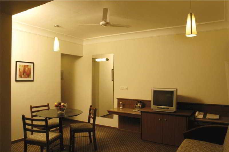 Hotel Skylon Ahmedabad Extérieur photo