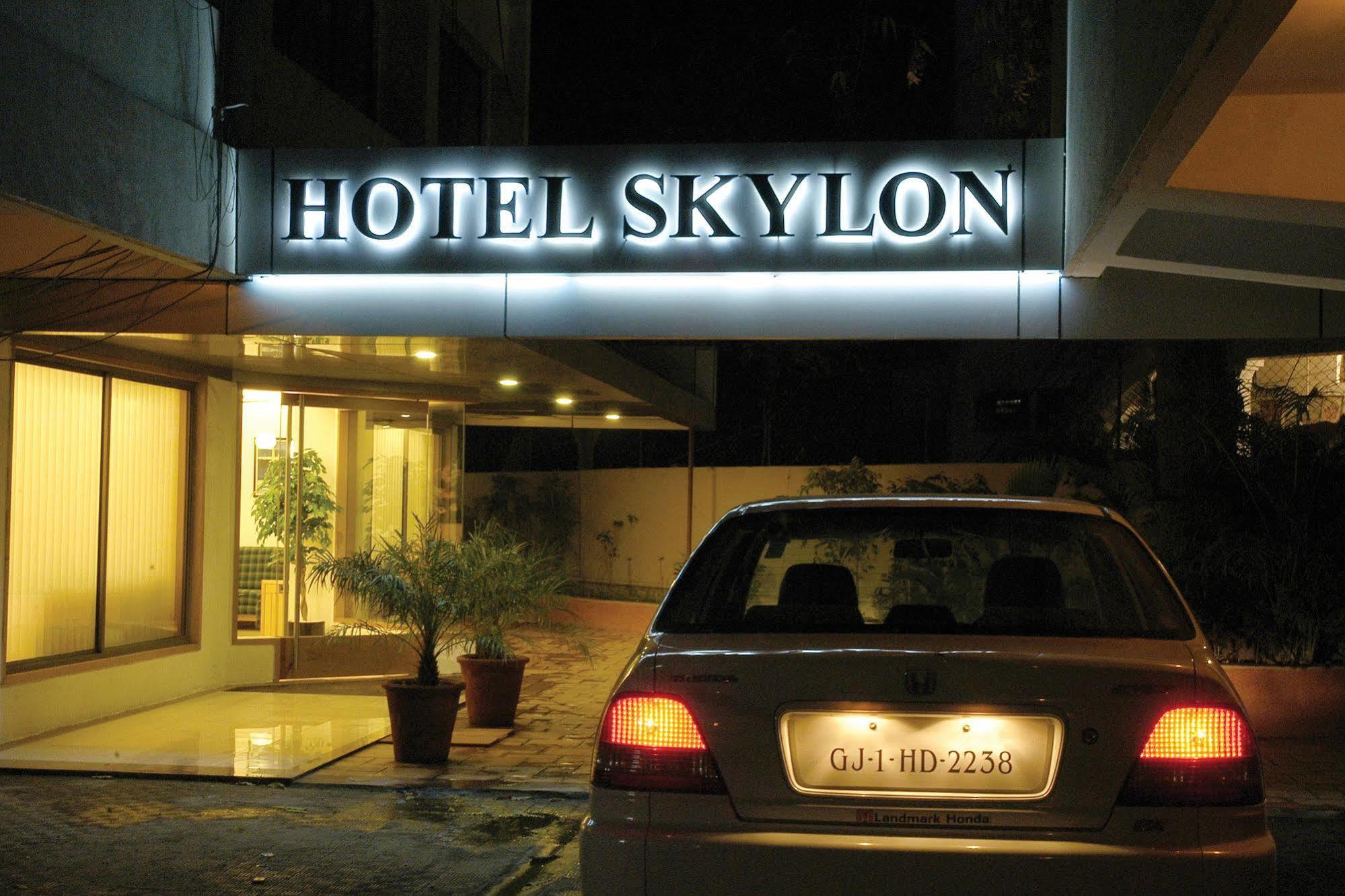 Hotel Skylon Ahmedabad Extérieur photo