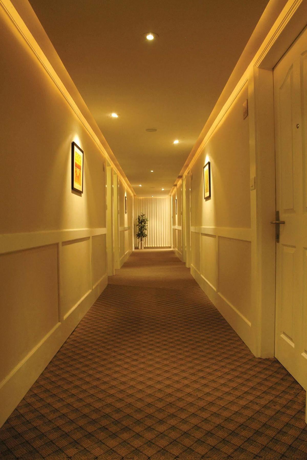 Hotel Skylon Ahmedabad Extérieur photo