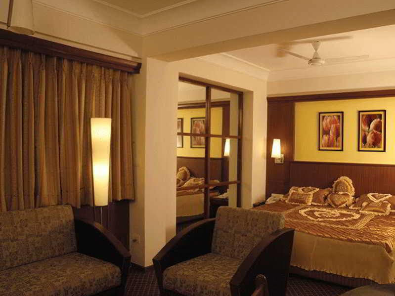 Hotel Skylon Ahmedabad Extérieur photo