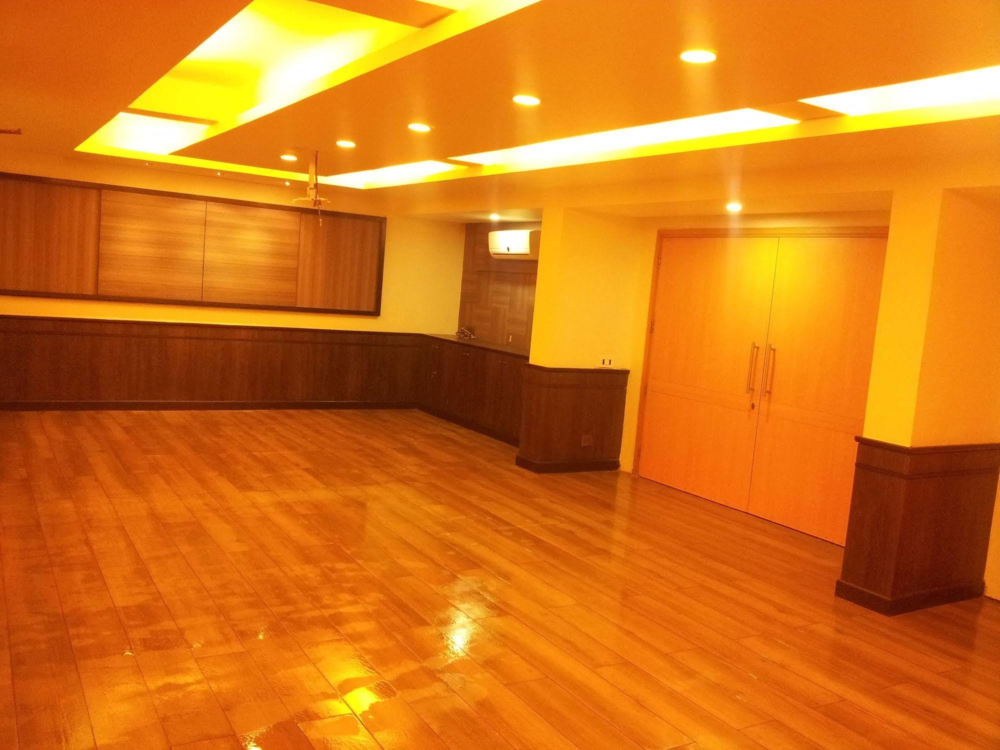 Hotel Skylon Ahmedabad Extérieur photo