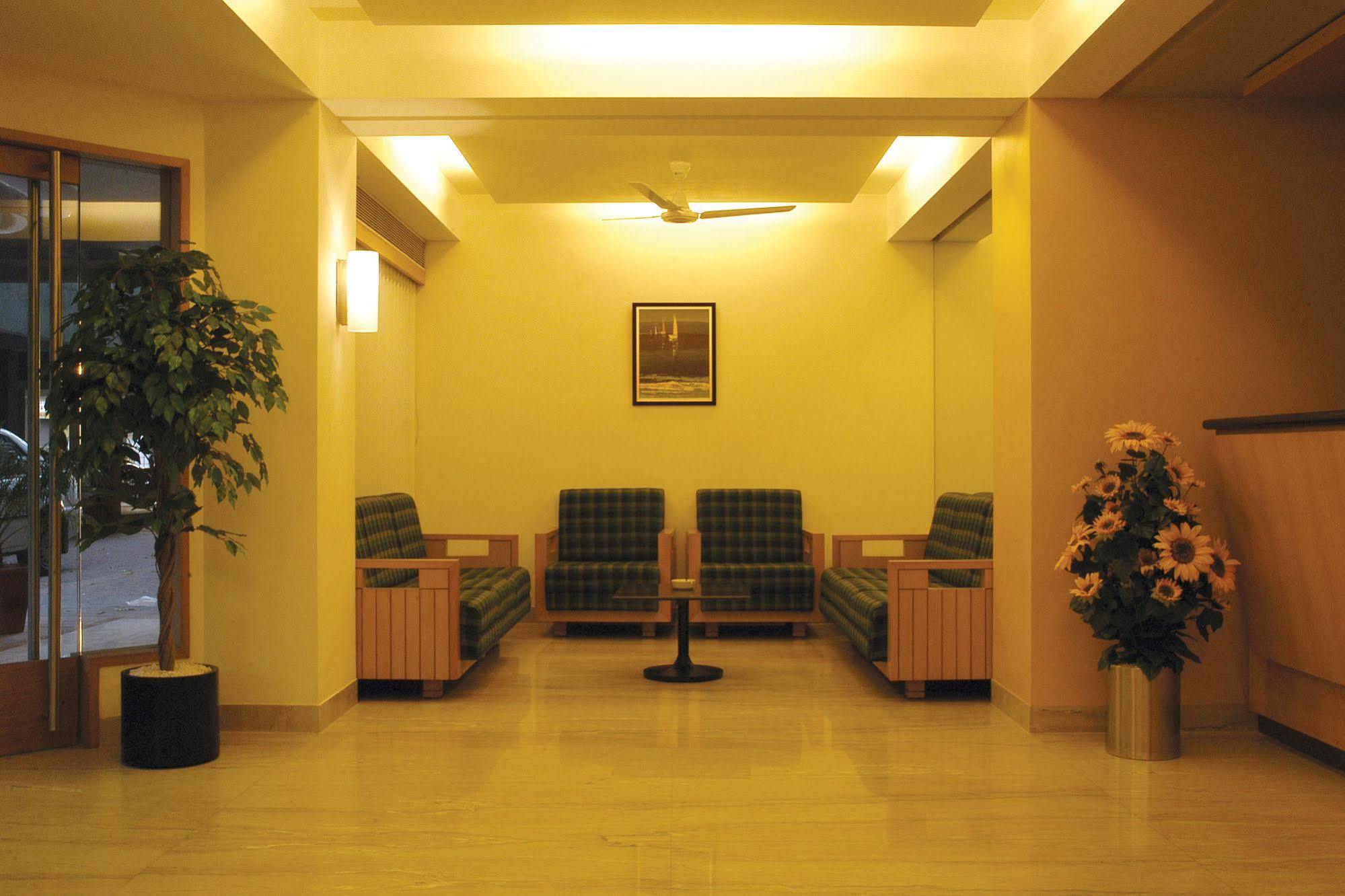 Hotel Skylon Ahmedabad Extérieur photo