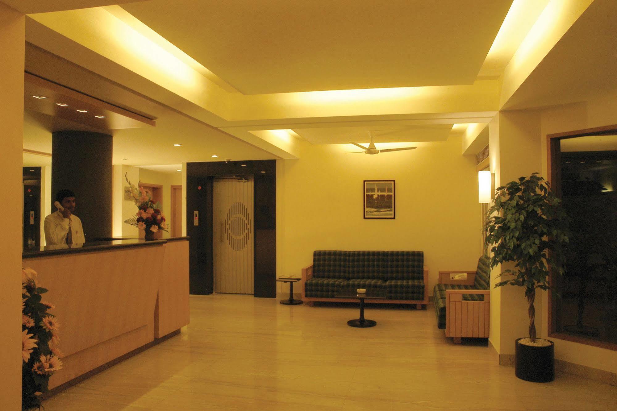 Hotel Skylon Ahmedabad Extérieur photo