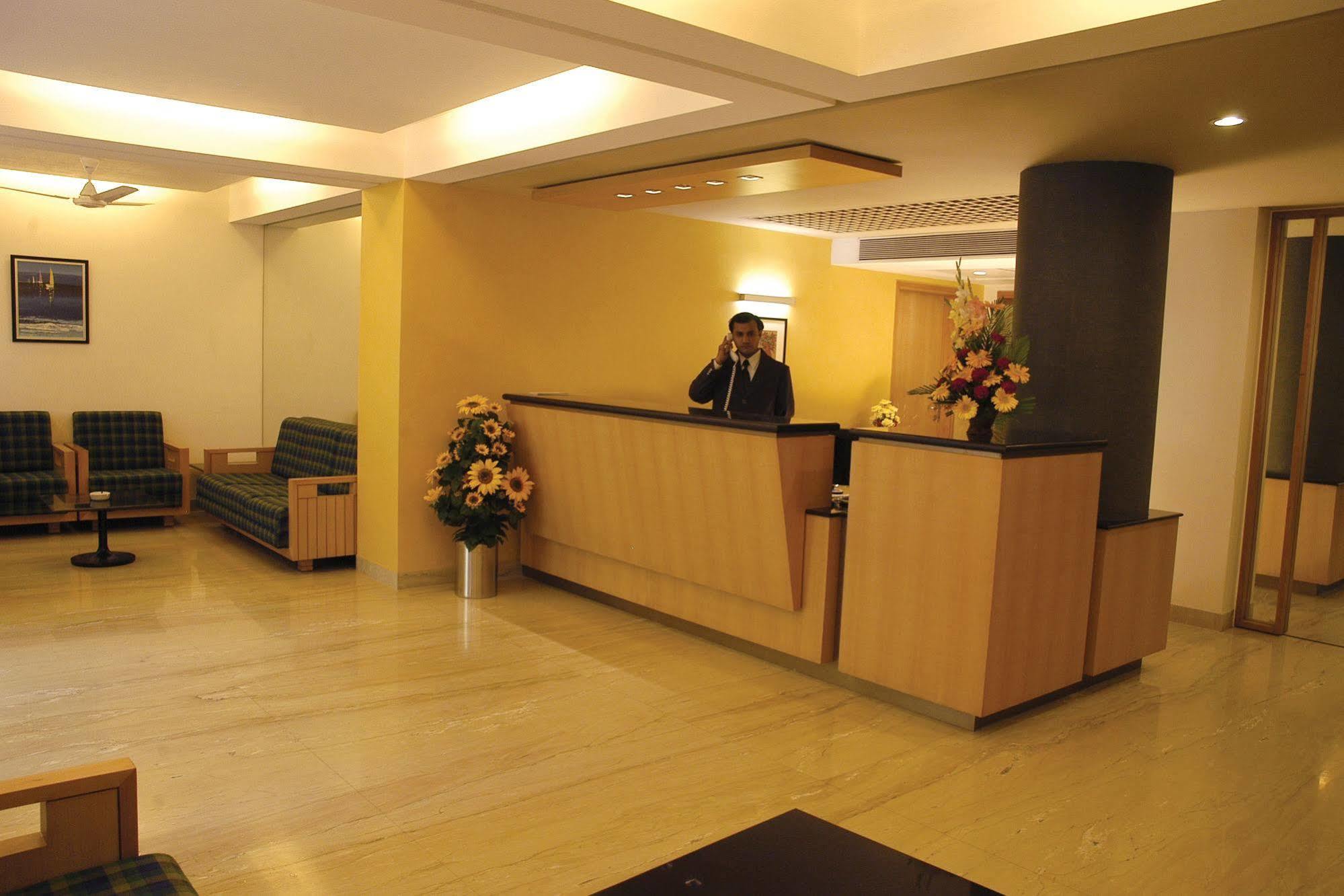 Hotel Skylon Ahmedabad Extérieur photo