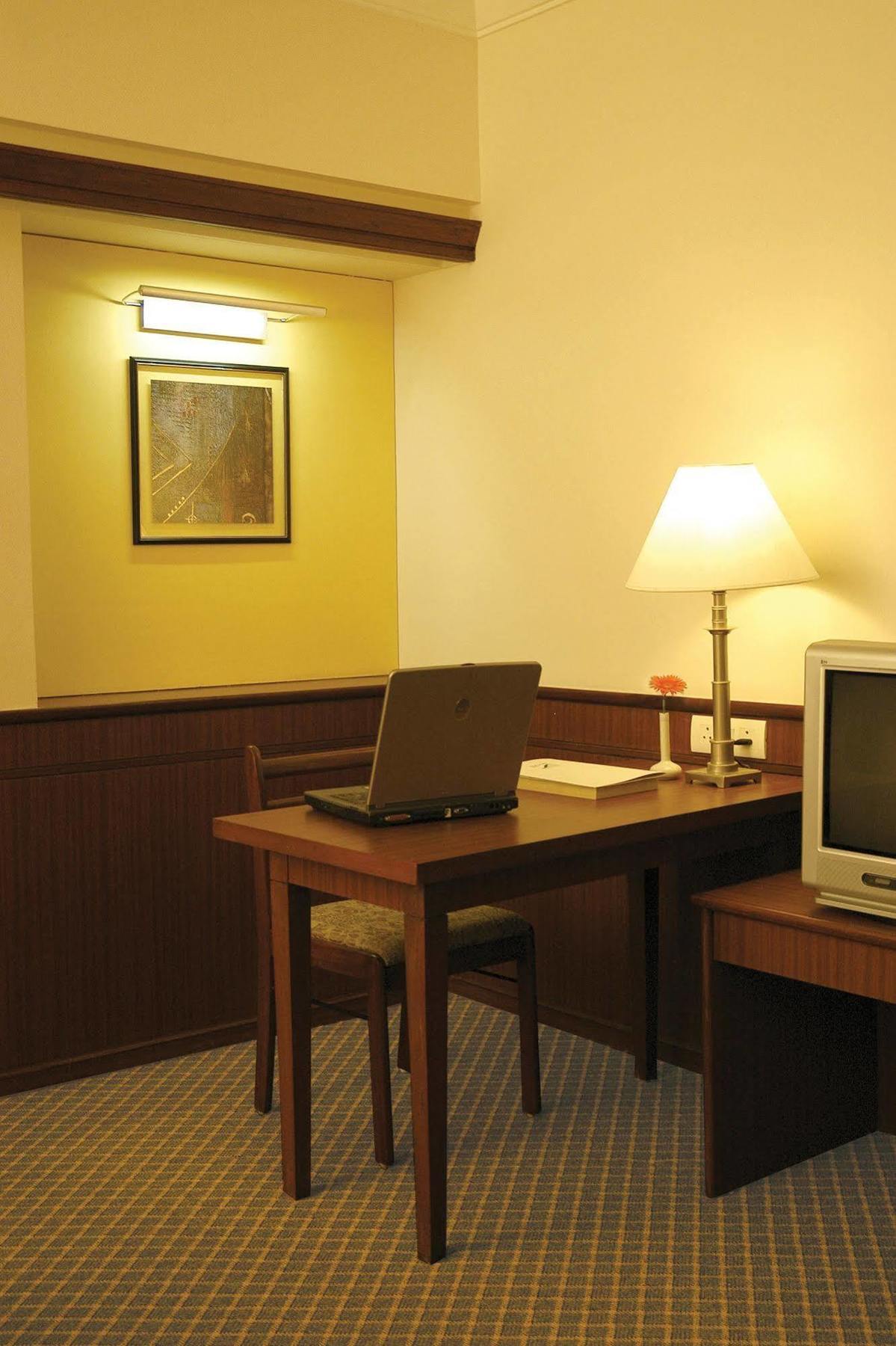 Hotel Skylon Ahmedabad Extérieur photo