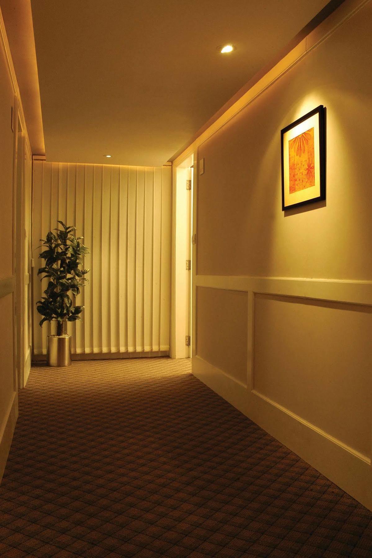 Hotel Skylon Ahmedabad Extérieur photo
